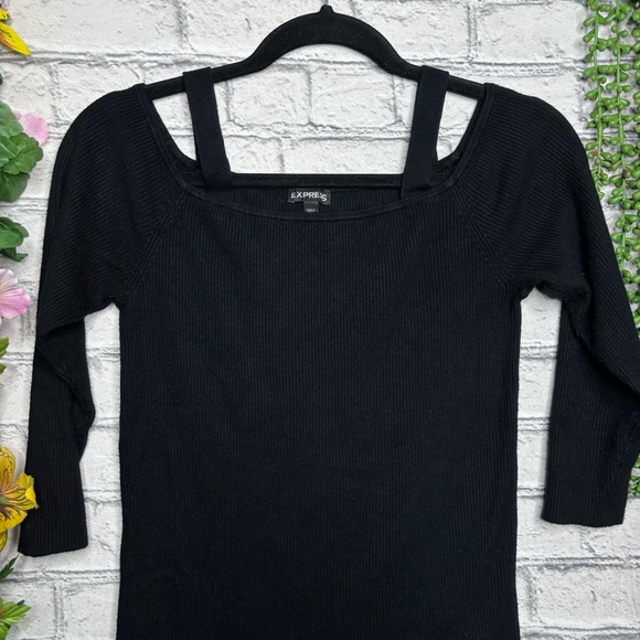 💙2/$40💙NWOT Express Black Ribbed Cutout Shoulder Sweater Size Large - Picture 4 of 12